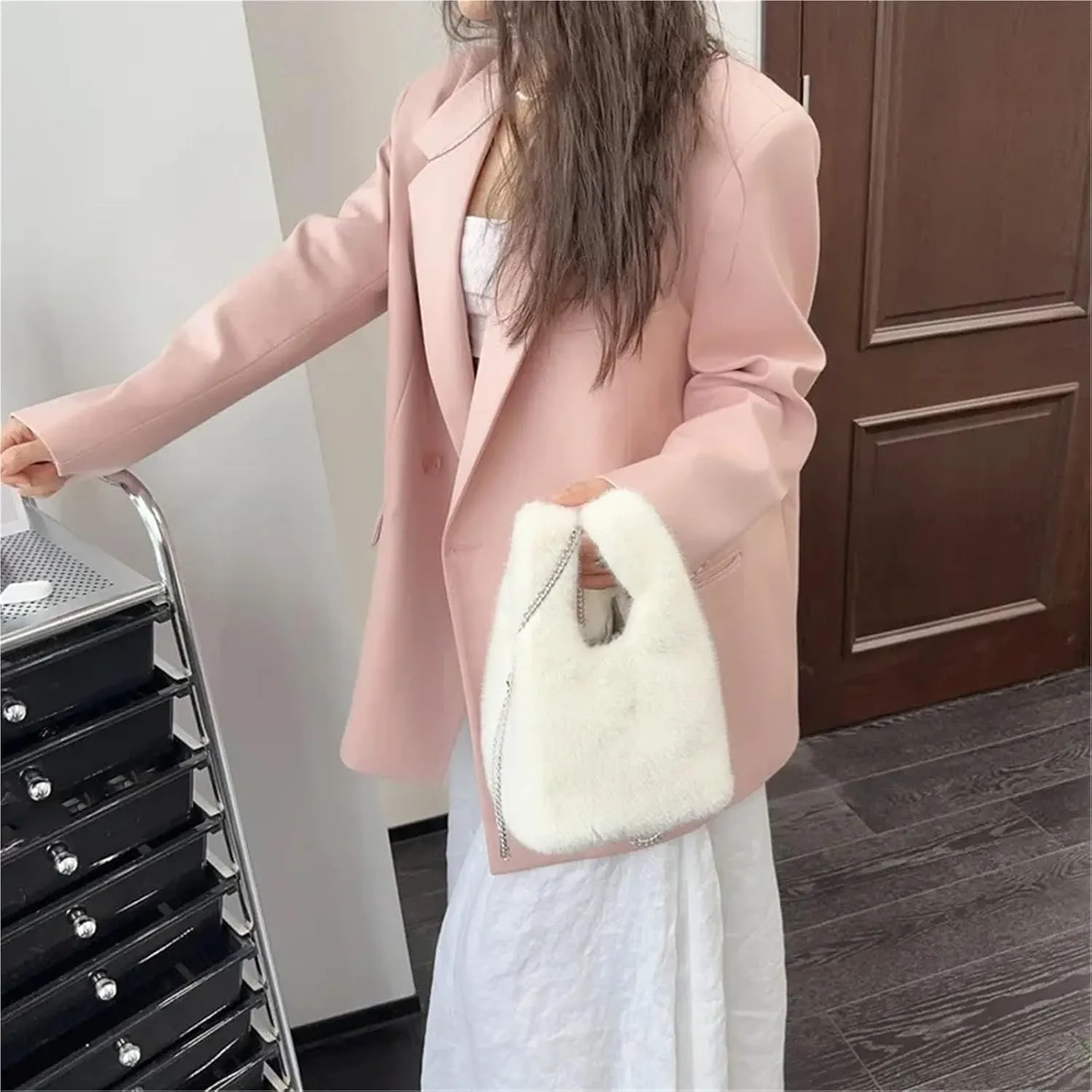 Fluffy Tote Bag Winter Tote Bags For Women Handbags Soft Warm Wrist Bag Chains Mini Clutch Winter Fuzzy Purses