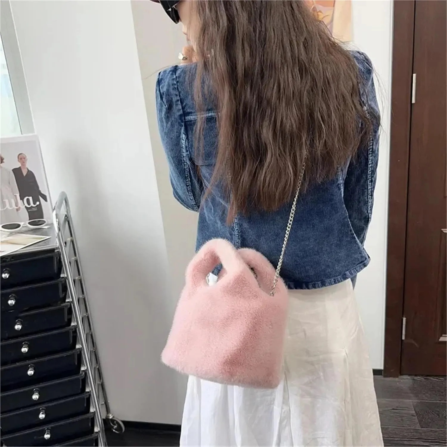 Fluffy Tote Bag Winter Tote Bags For Women Handbags Soft Warm Wrist Bag Chains Mini Clutch Winter Fuzzy Purses