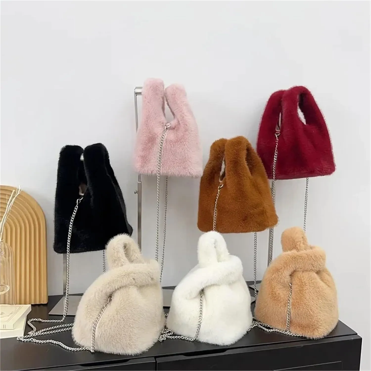 Fluffy Tote Bag Winter Tote Bags For Women Handbags Soft Warm Wrist Bag Chains Mini Clutch Winter Fuzzy Purses