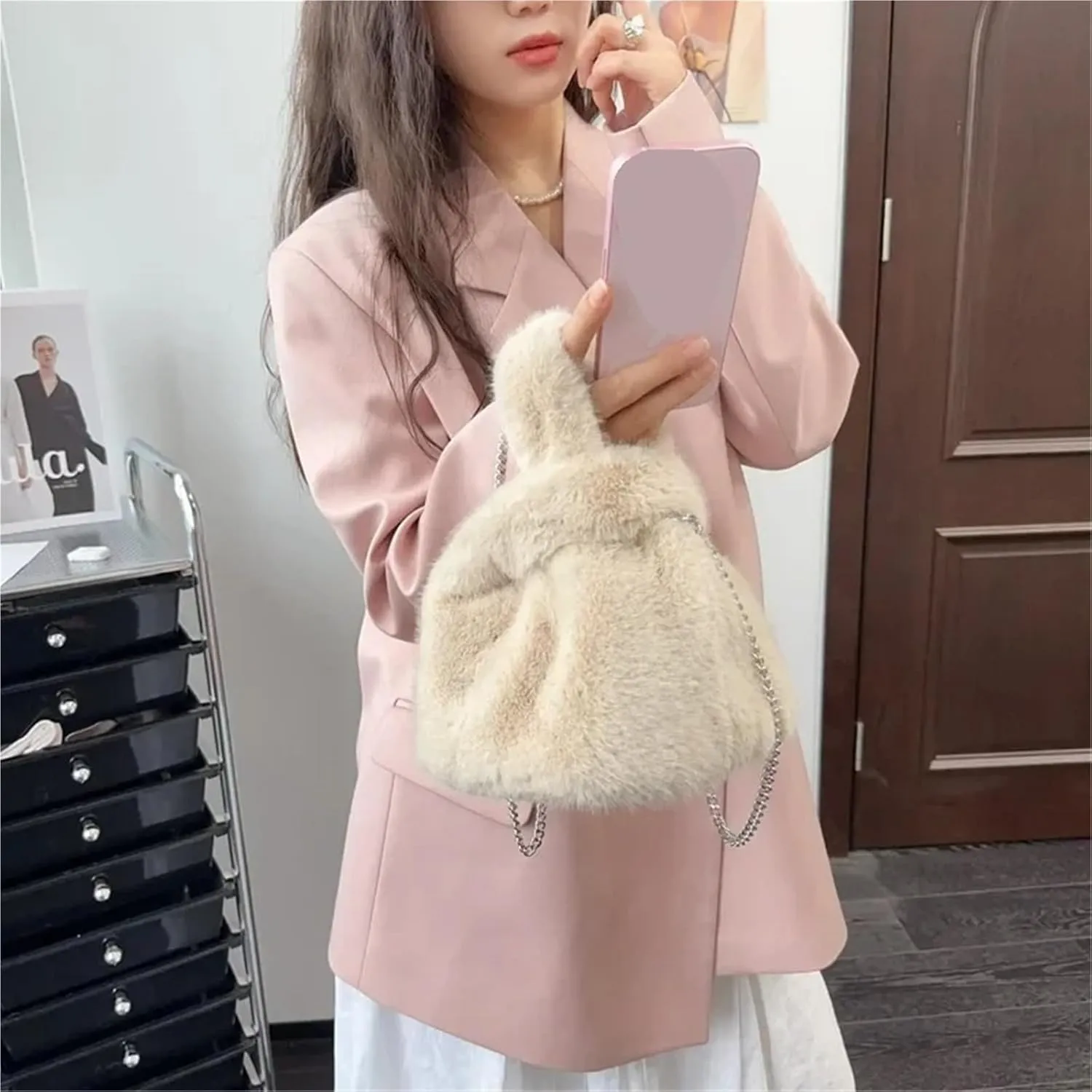 Fluffy Tote Bag Winter Tote Bags For Women Handbags Soft Warm Wrist Bag Chains Mini Clutch Winter Fuzzy Purses