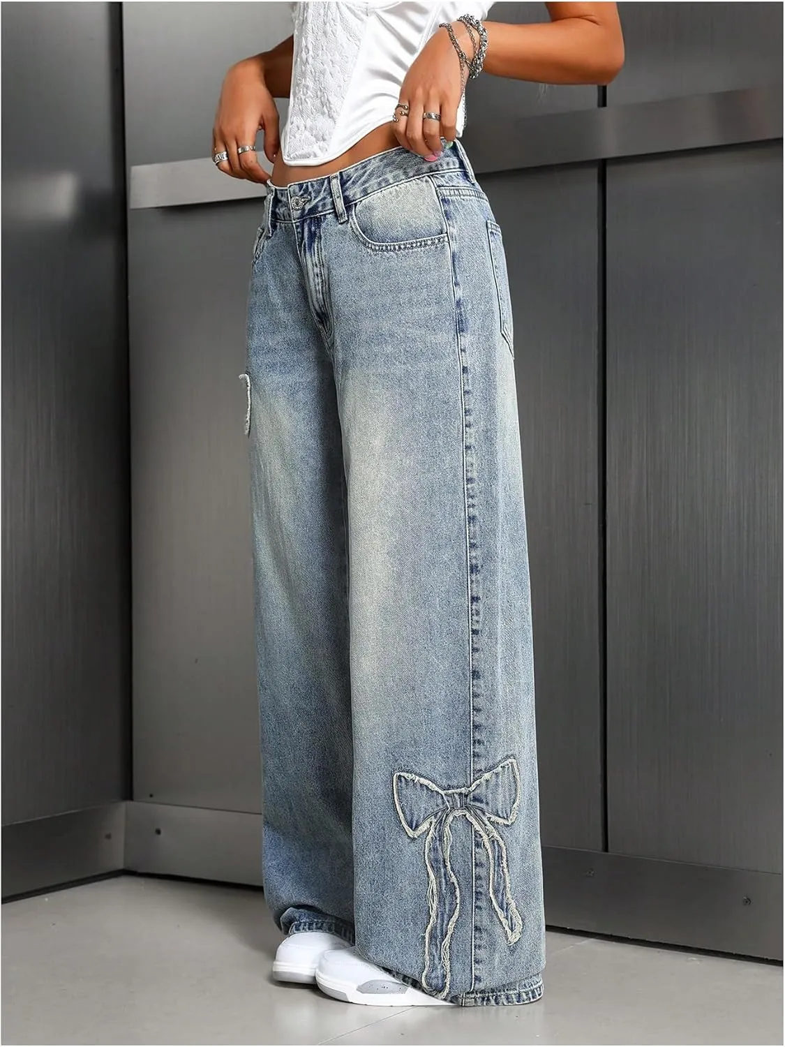 WDIRARA Women's Bowknot Patched Baggy Jeans Low Rise Straight Leg Denim Pants with Pockets